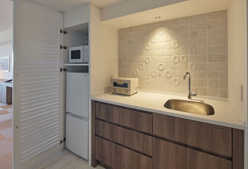 ホテル The Senagajima Storyline