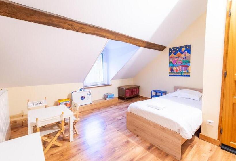 Пансион Country House Les Romarins   14 Pers