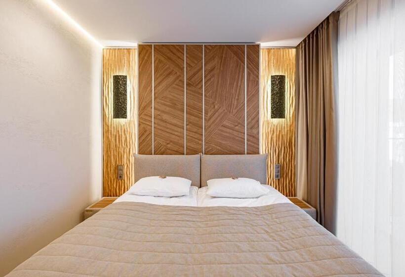 Tavel Hotel & Spa