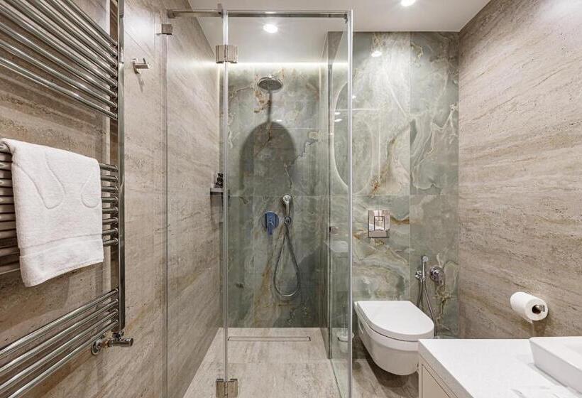 Tavel Hotel & Spa