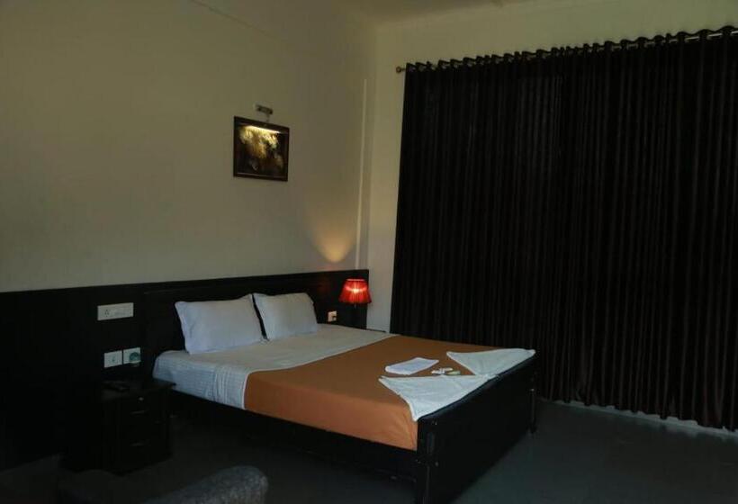 Tiger Tracks Resort