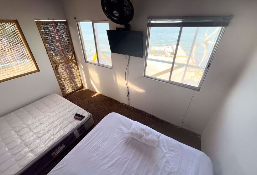 مسافرخانه Cafe Arena Beach
