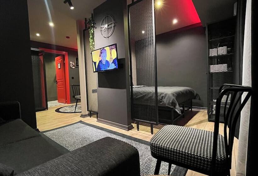 여관 Thalia Suites