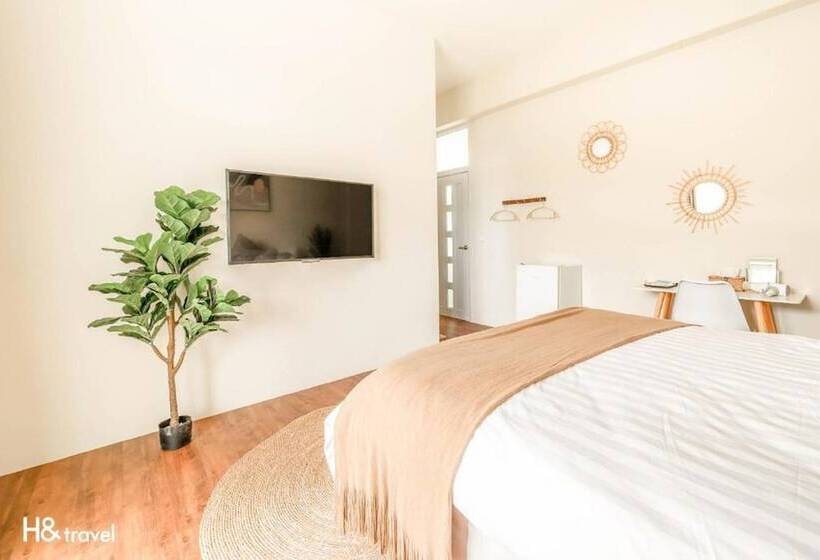 تختخواب و صبحانه H& 嶼光風格旅店 L 彩虹石榴 L 囍福園閤