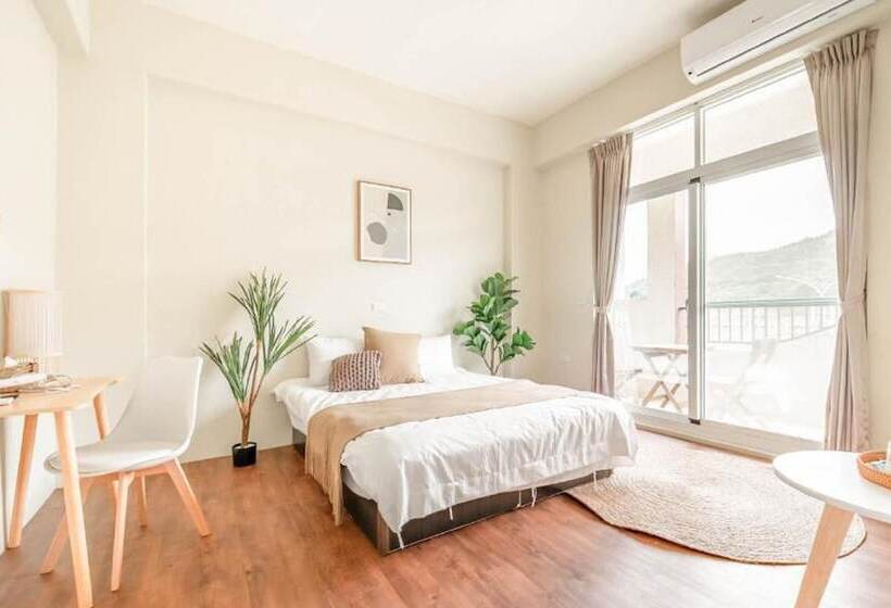 تختخواب و صبحانه H& 嶼光風格旅店 L 彩虹石榴 L 囍福園閤