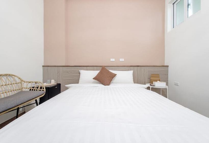 تختخواب و صبحانه H& 嶼光風格旅店 L 彩虹石榴 L 囍福園閤