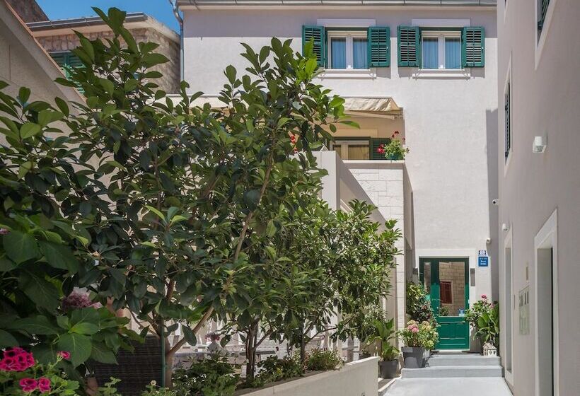 تختخواب و صبحانه Balatura The Fine Bed&breakfast Split