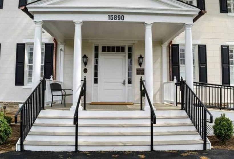 住宿加早餐  Inn At Evergreen