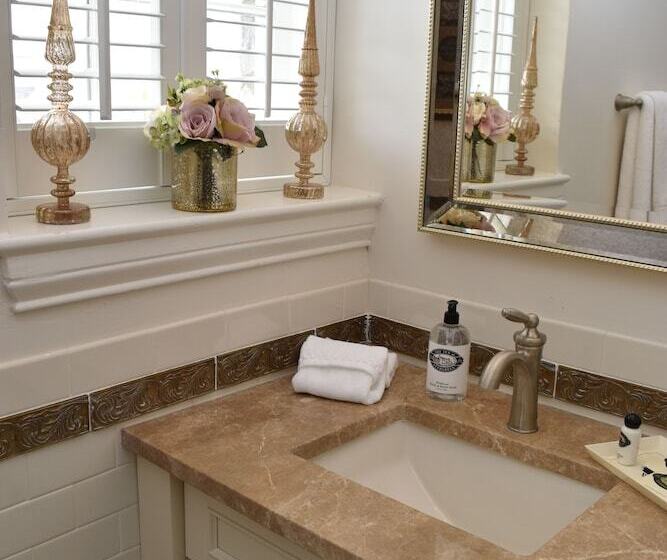 住宿加早餐  Inn At Evergreen