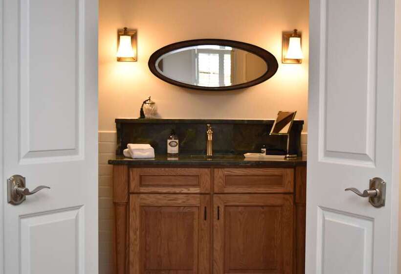 住宿加早餐  Inn At Evergreen