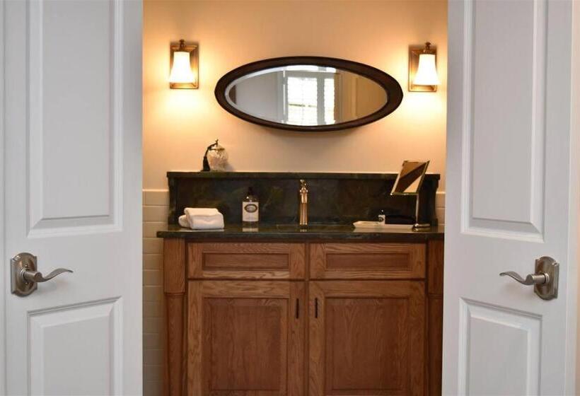 住宿加早餐  Inn At Evergreen