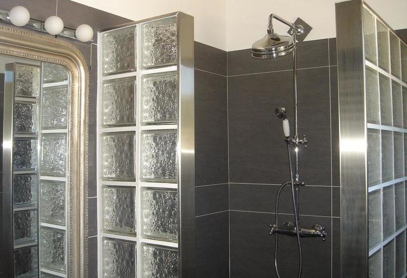 مبيت وإفطار Les Caselles De Marie