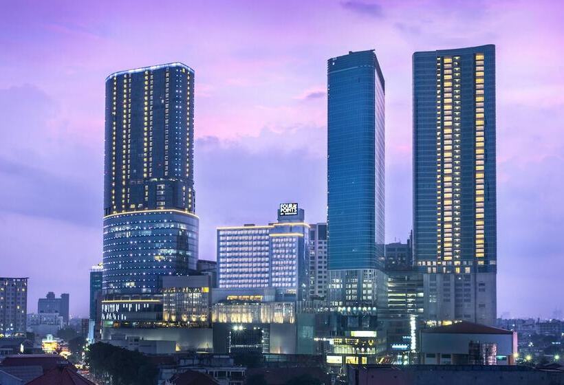 Отель Four Points By Sheraton Surabaya, Tunjungan Plaza