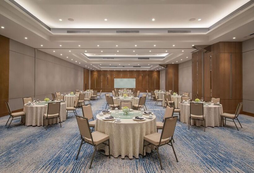 בית מלון כפרי Four Points By Sheraton Surabaya, Tunjungan Plaza