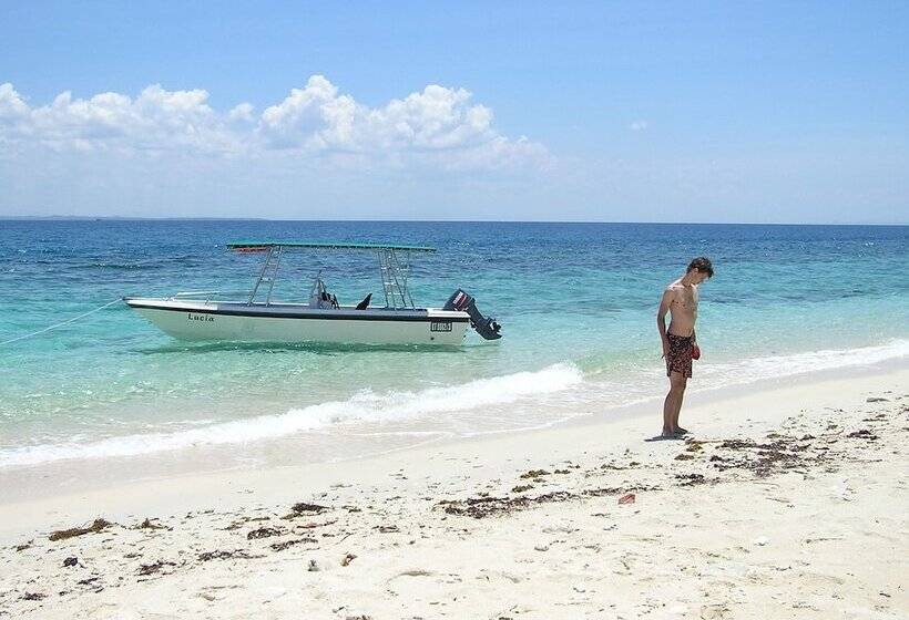 هتل North Borneo Biostation Resort