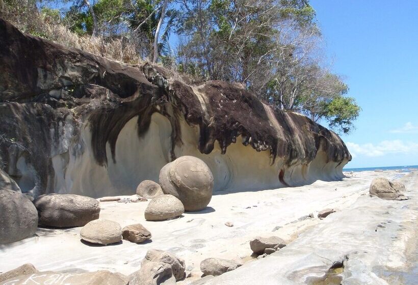 هتل North Borneo Biostation Resort