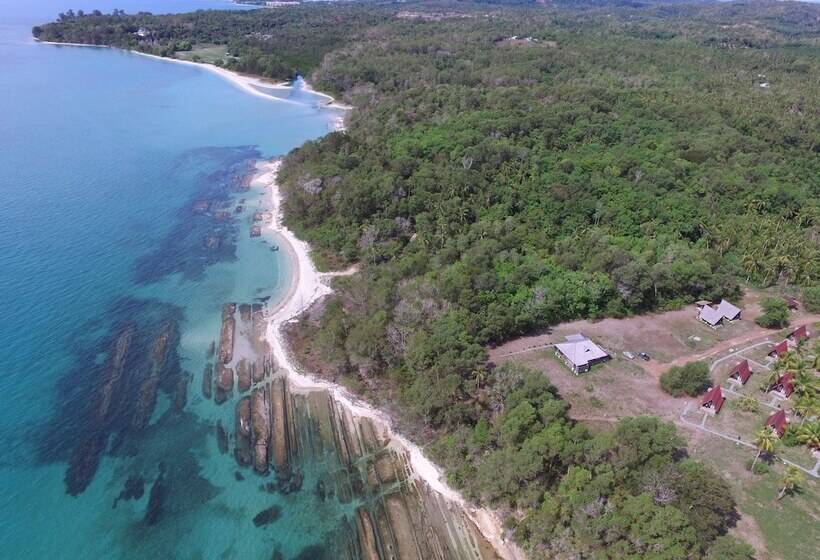 هتل North Borneo Biostation Resort