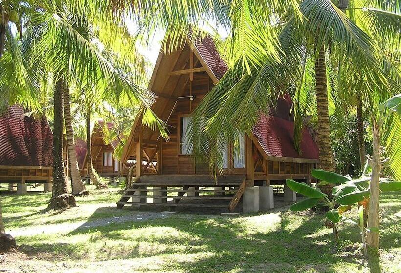 هتل North Borneo Biostation Resort