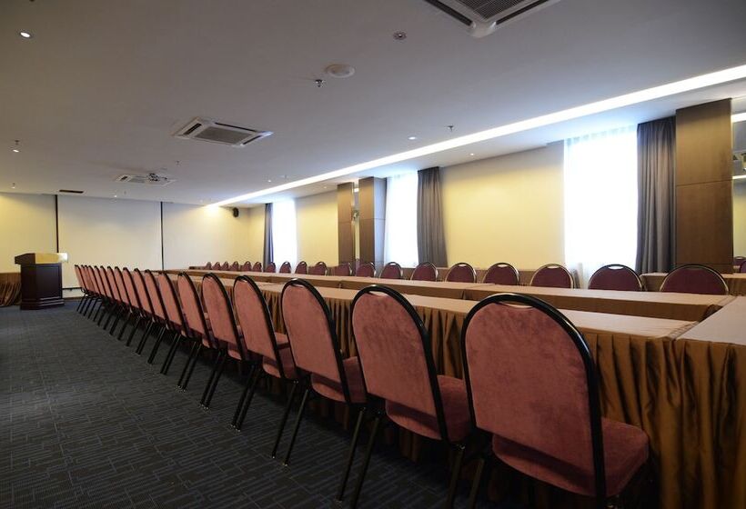 The Leverage Business Hotel Skudai