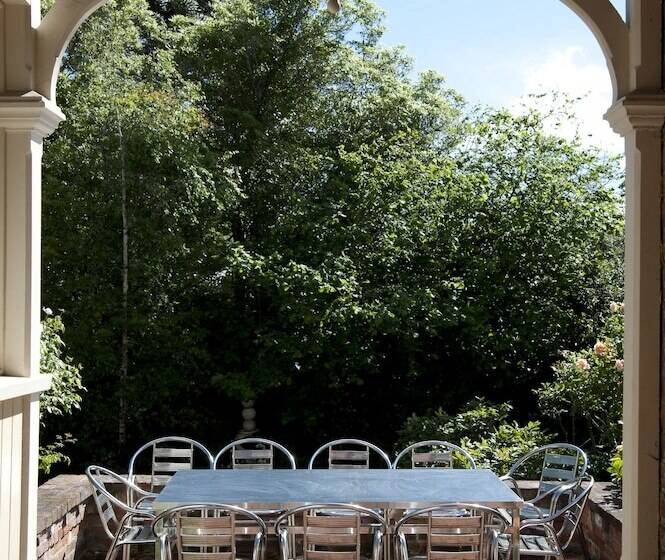 تختخواب و صبحانه Lowena Cafe And Accommodation