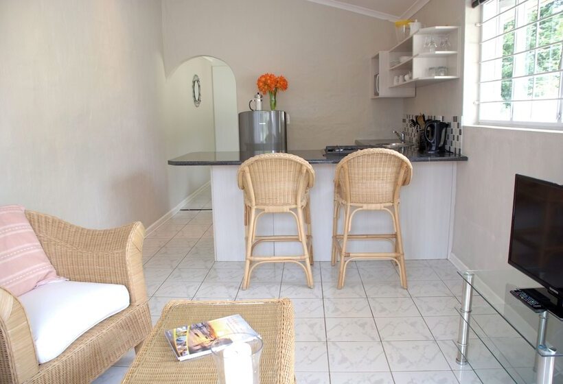 تختخواب و صبحانه Mandalay Guest House Plettenberg Bay