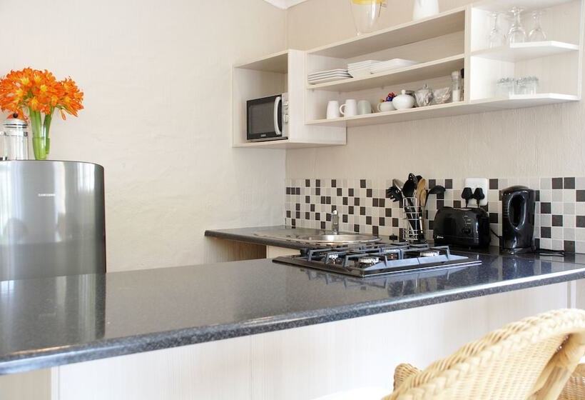 تختخواب و صبحانه Mandalay Guest House Plettenberg Bay