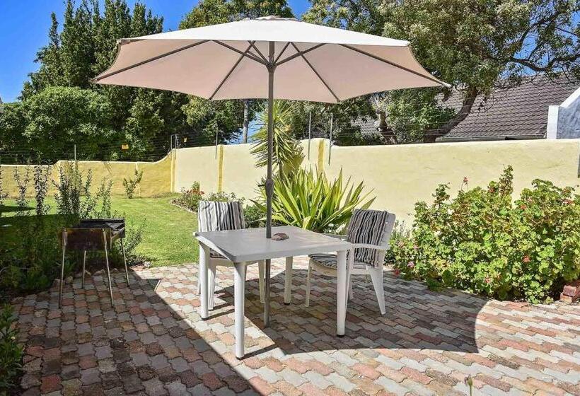 تختخواب و صبحانه Mandalay Guest House Plettenberg Bay