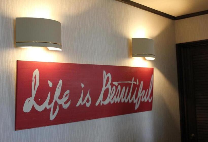 تختخواب و صبحانه Appi Life Is Beautiful