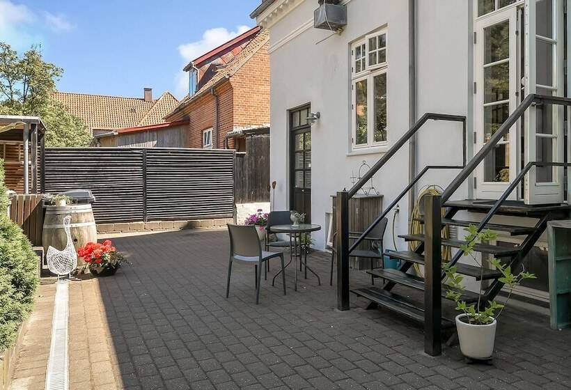 تختخواب و صبحانه Sweethome Guesthouse