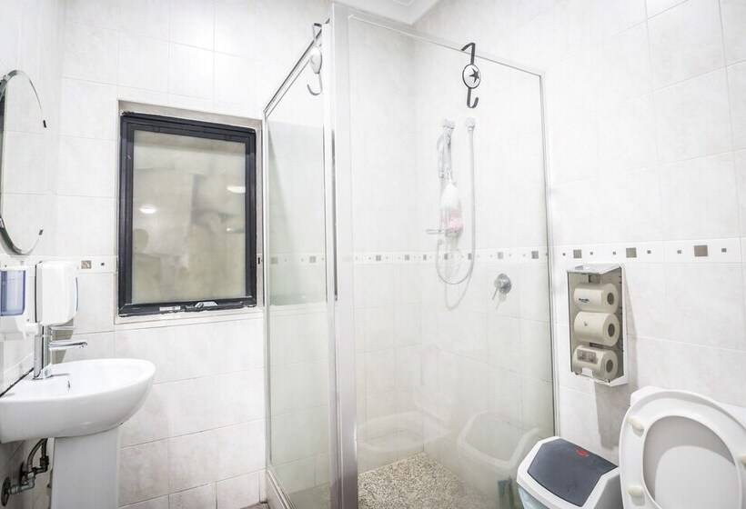 Downtown Backpackers Hostel Perth   Note   Valid Passport Required For Check In