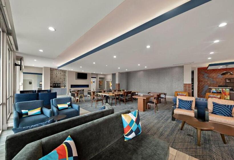 هتل Four Points By Sheraton Plano