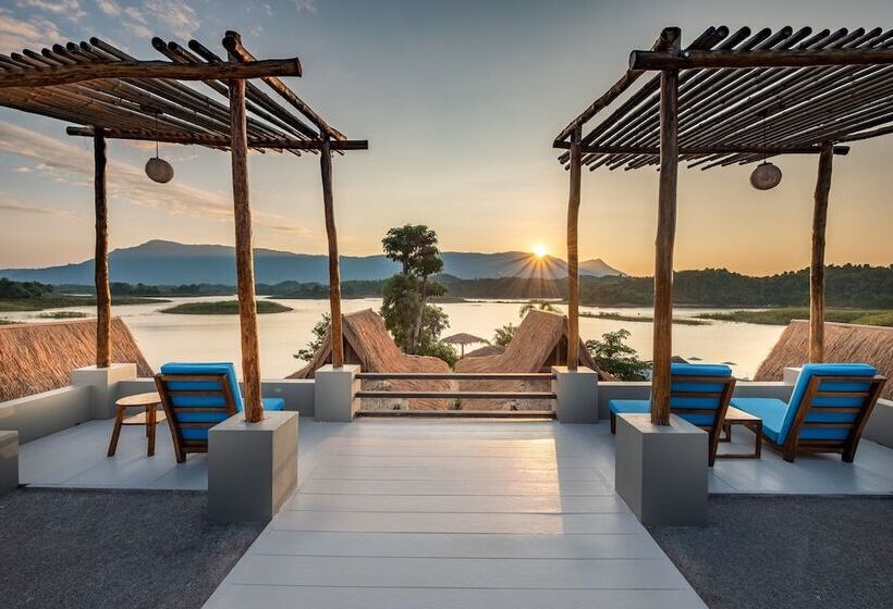 هتل The Sanctuary Nam Ngum Beach Resort