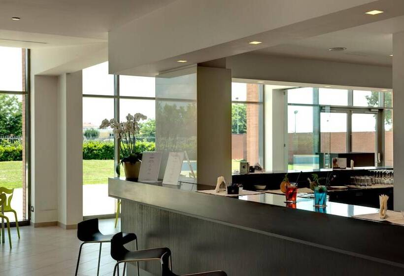 Inn Naples Airport
