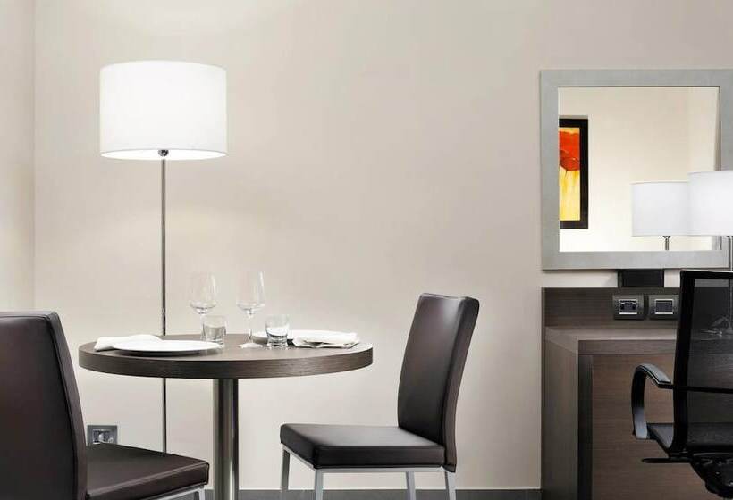 Inn Naples Airport