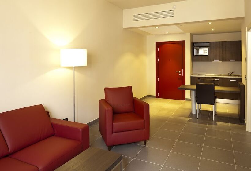 Inn Naples Airport