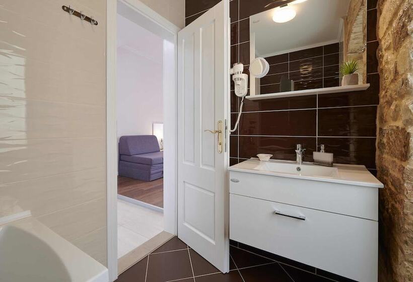 پانسیون Palace Central Square