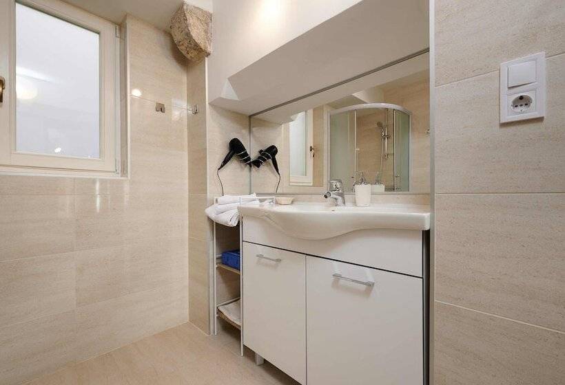 پانسیون Palace Central Square