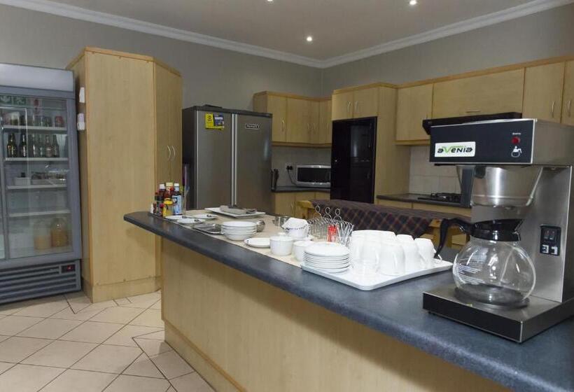 פנסיון The Suburban Guest House