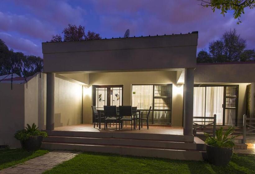 פנסיון The Suburban Guest House