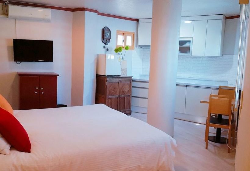 B & J Open Guest House - Hostel