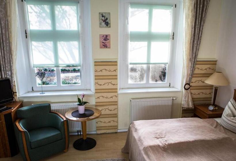 צימר Internat Schloss Spiegelberg