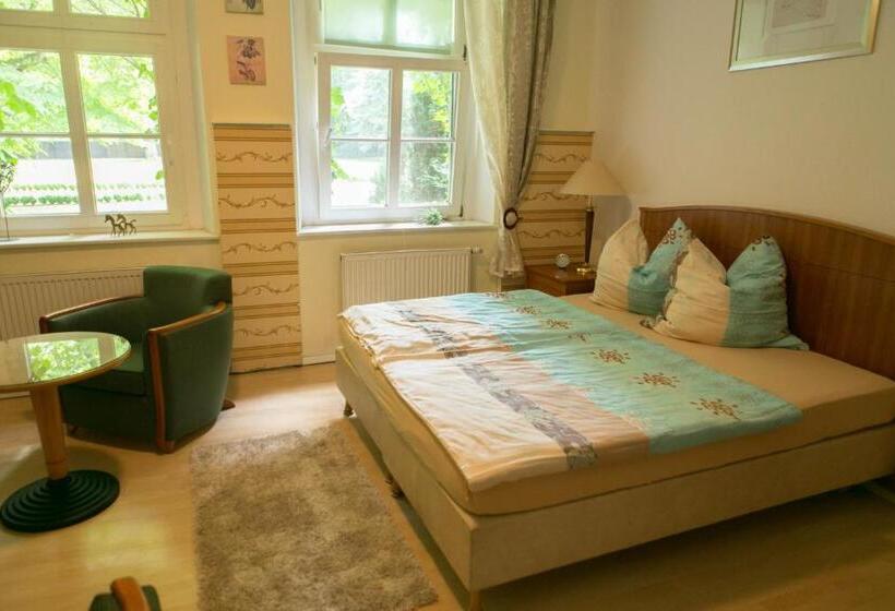 צימר Internat Schloss Spiegelberg