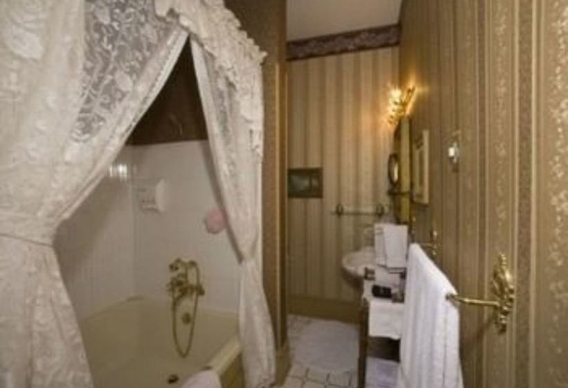 تختخواب و صبحانه Port City Victorian Inn