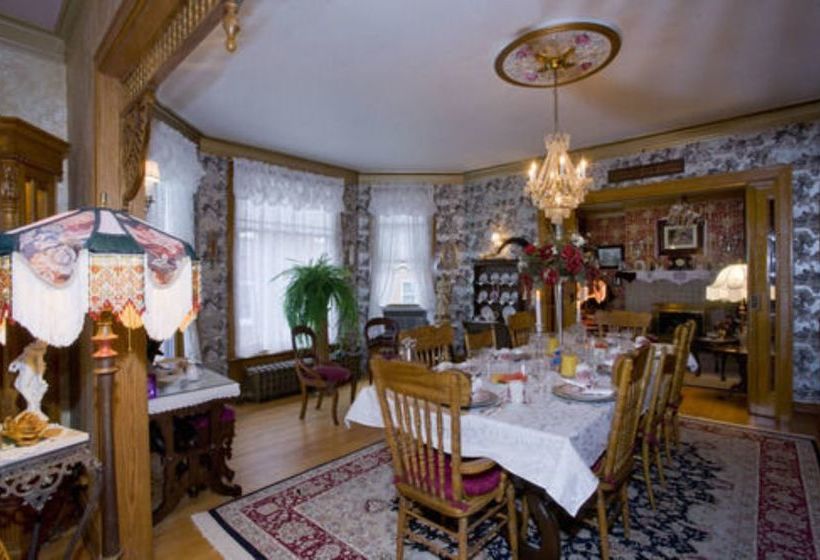 تختخواب و صبحانه Port City Victorian Inn