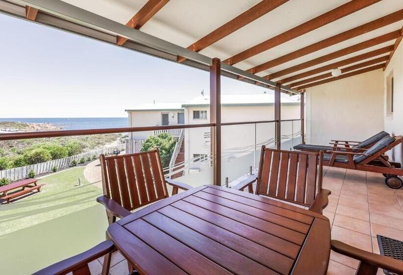 Canal Rocks Beachfront Apartments