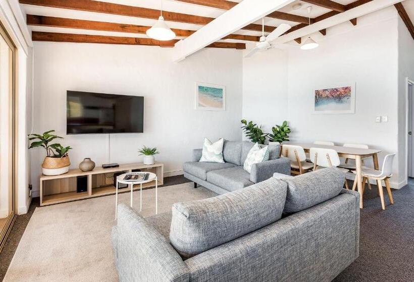 Canal Rocks Beachfront Apartments