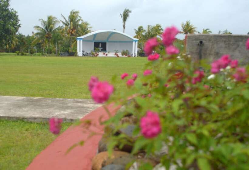 هتل The St Therese Samoa Retreat & Accommodation