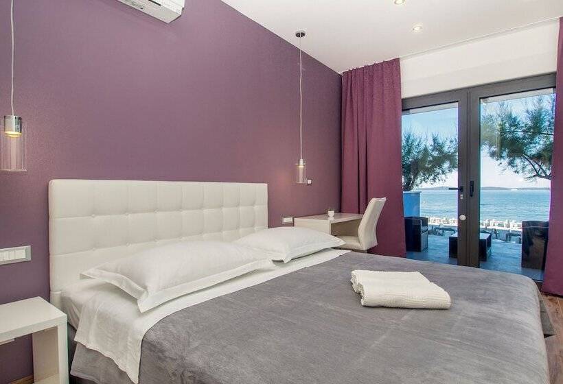 پانسیون Beachfront Villa Mediteran