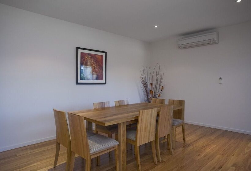 Two Bays Apartments