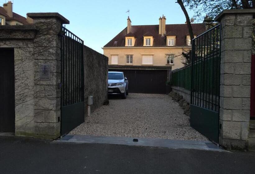 تختخواب و صبحانه Au Coeur De Beauvais